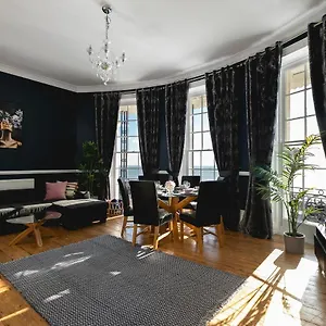 Marine Parade Sea View 2-bedroom Apartment Brighton
